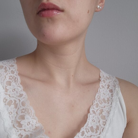 Two pairs of sterling silver matching pearl earrings - Picture 5 of 11